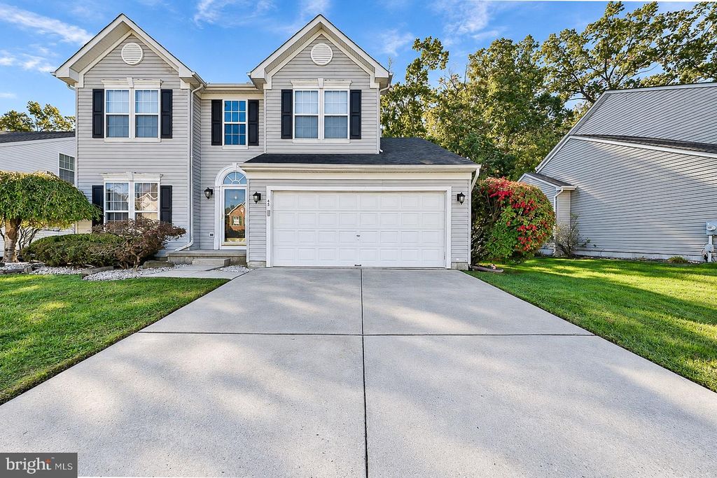 45 WOOD LARK DR, Mount Laurel, NJ 08054