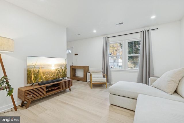 5 EVERGREEN LN, Stafford, VA 22554