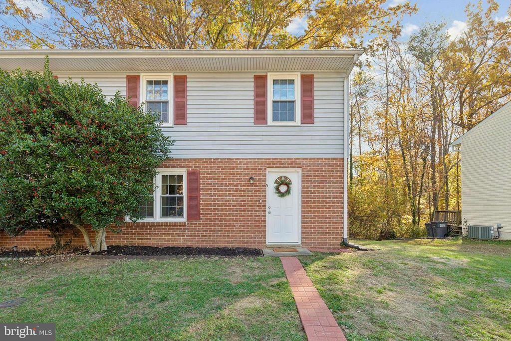 5 EVERGREEN LN, Stafford, VA 22554