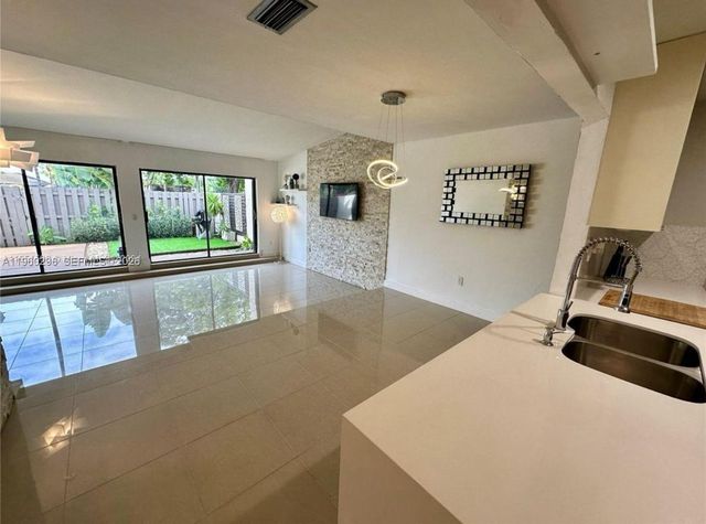 10640 SW 75th Ln 0, Miami, FL 33173