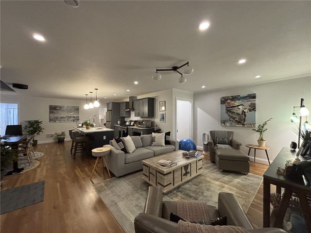 84 John Street C, Newport, RI 02840