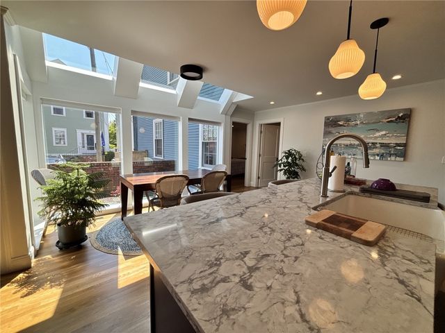84 John Street C, Newport, RI 02840