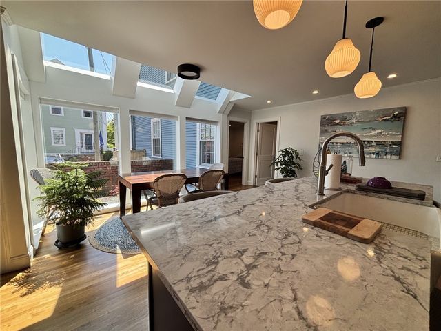 84 John Street C, Newport, RI 02840
