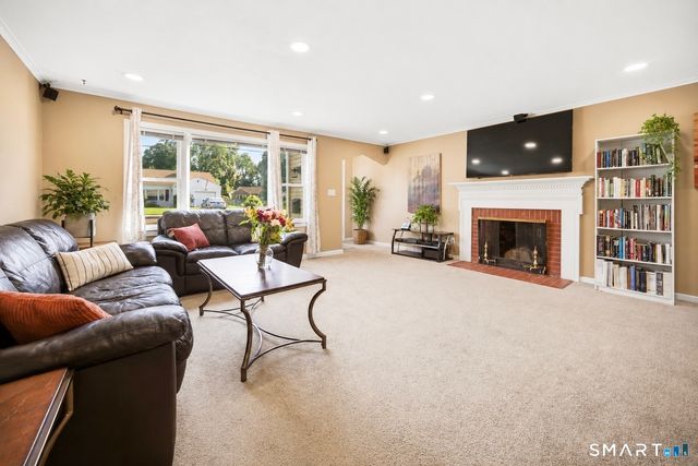 82 Weaver Road, Manchester, CT 06042