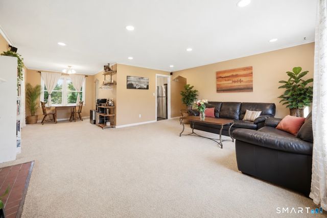 82 Weaver Road, Manchester, CT 06042