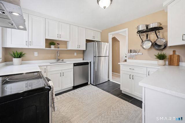 82 Weaver Road, Manchester, CT 06042