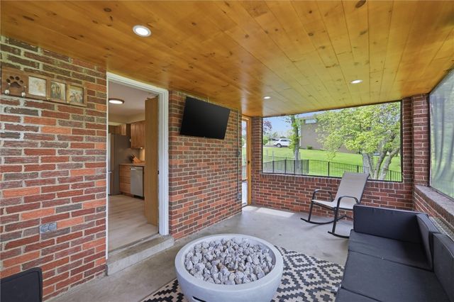 12309 Linshan Dr, North Huntingdon, PA 15642