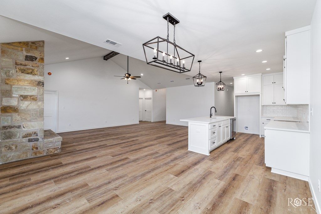Image 10 of property listing at 5441 Riviera Lane, San Angelo, TX 76904
