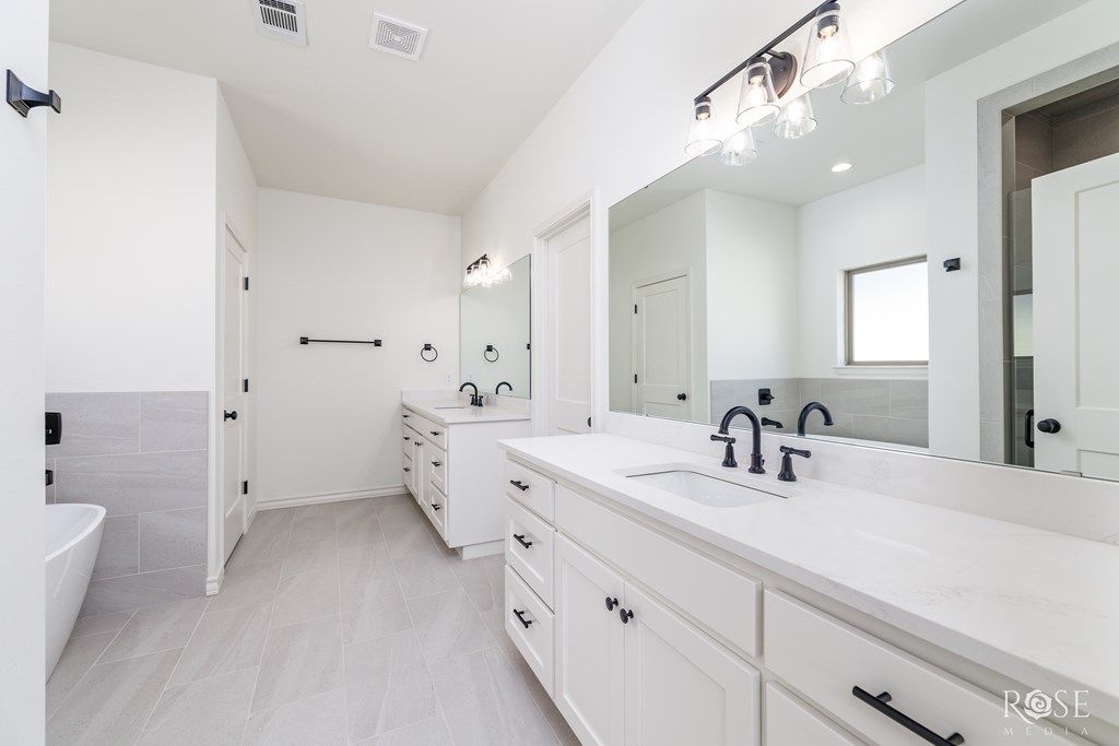 Image 17 of property listing at 5441 Riviera Lane, San Angelo, TX 76904