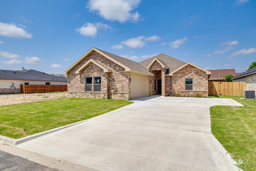 Image 2 of property listing at 5441 Riviera Lane, San Angelo, TX 76904