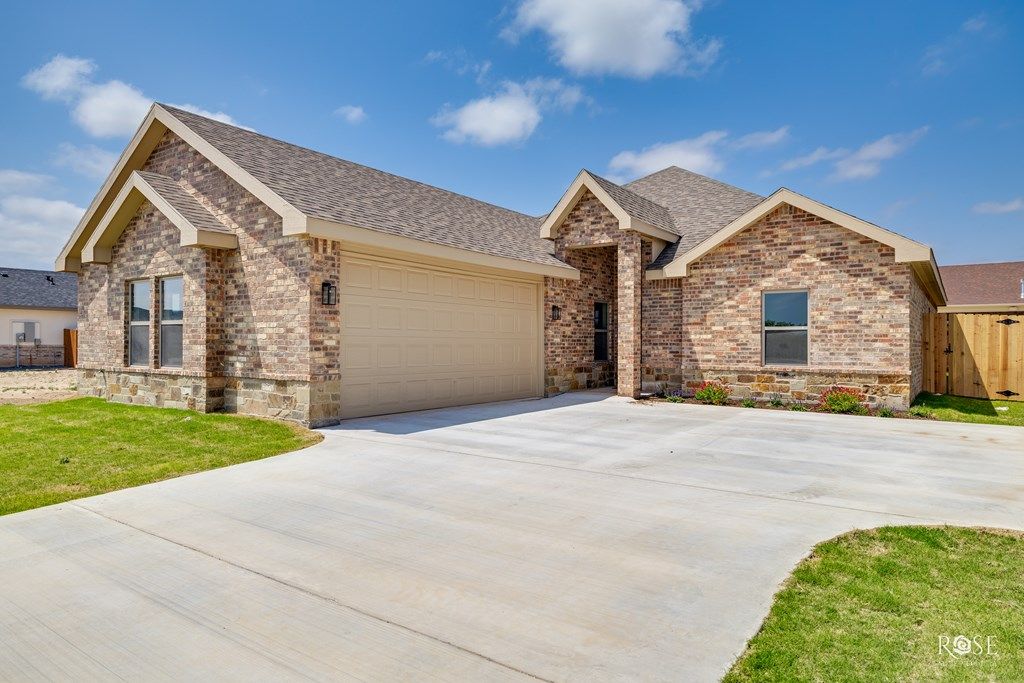 Image 3 of property listing at 5441 Riviera Lane, San Angelo, TX 76904