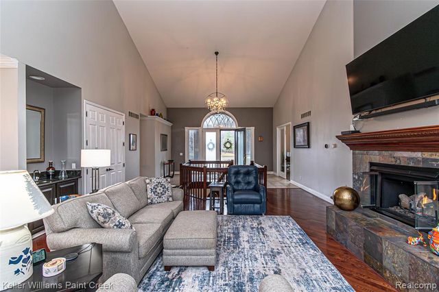 4998 Menominee Lane, Clarkston, MI 48348