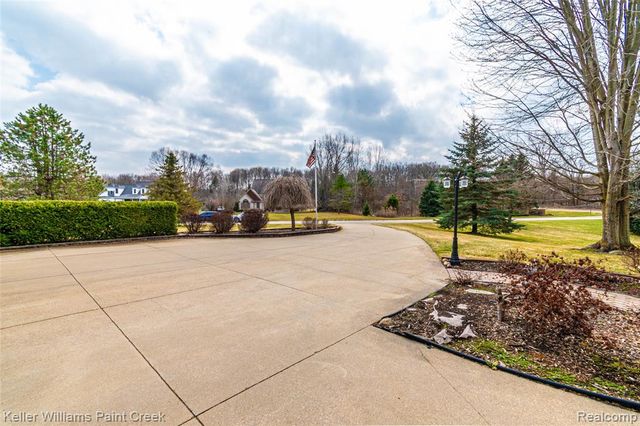 4998 Menominee Lane, Clarkston, MI 48348