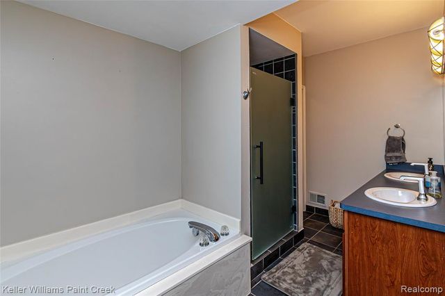 4998 Menominee Lane, Clarkston, MI 48348