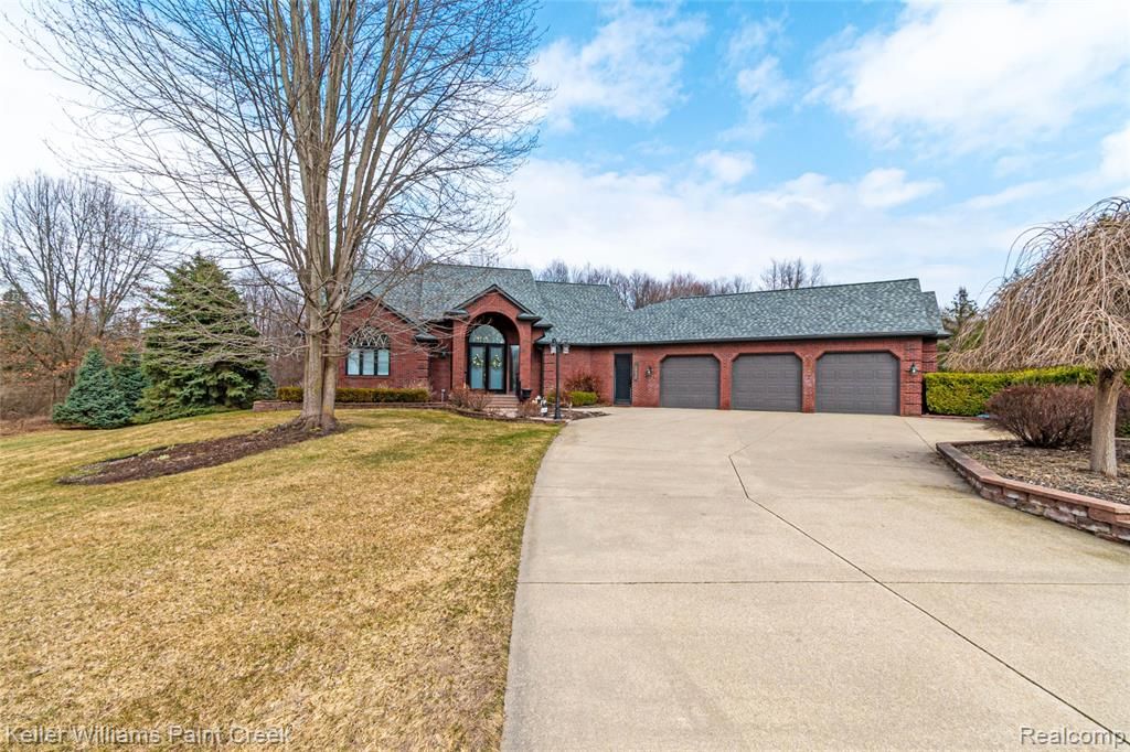 4998 Menominee Lane, Clarkston, MI 48348
