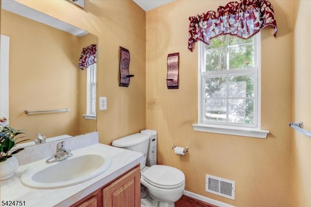 30 Aberdeen Dr, Old Bridge Twp., NJ 08857