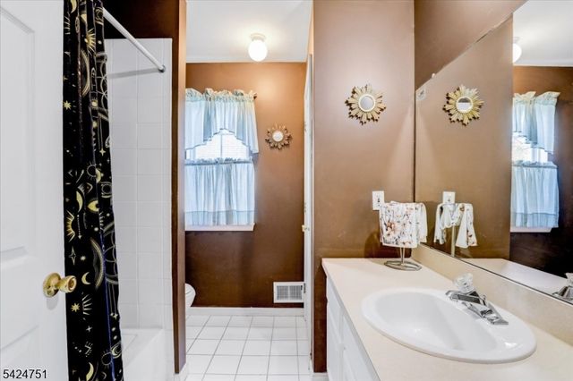 30 Aberdeen Dr, Old Bridge Twp., NJ 08857