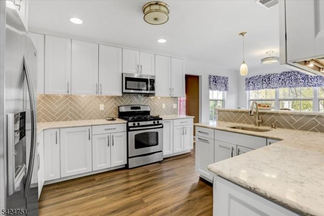 30 Aberdeen Dr, Old Bridge Twp., NJ 08857