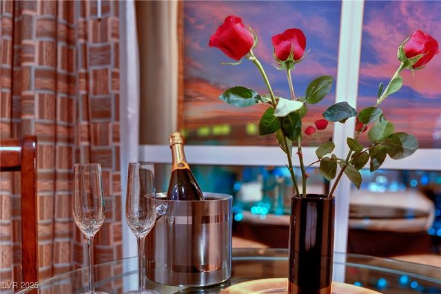 135 East Harmon Avenue 2002 & 2004, Las Vegas, NV 89109