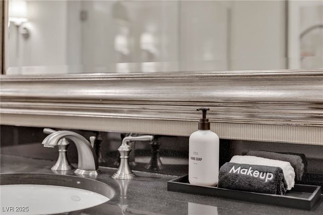 135 East Harmon Avenue 2002 & 2004, Las Vegas, NV 89109