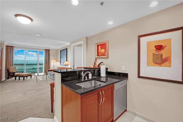 135 East Harmon Avenue 2002 & 2004, Las Vegas, NV 89109