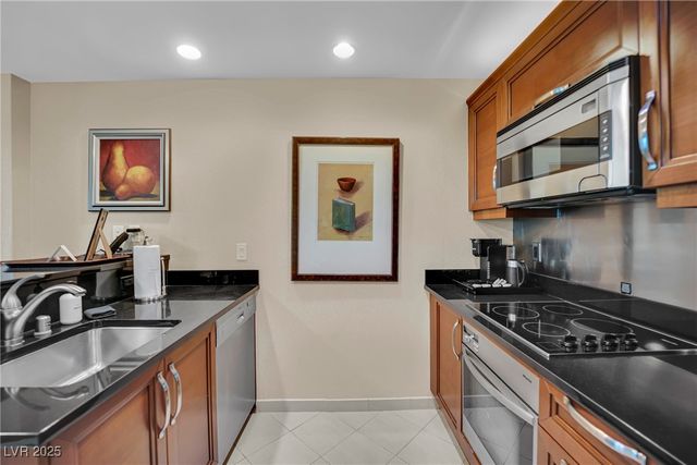 135 East Harmon Avenue 2002 & 2004, Las Vegas, NV 89109