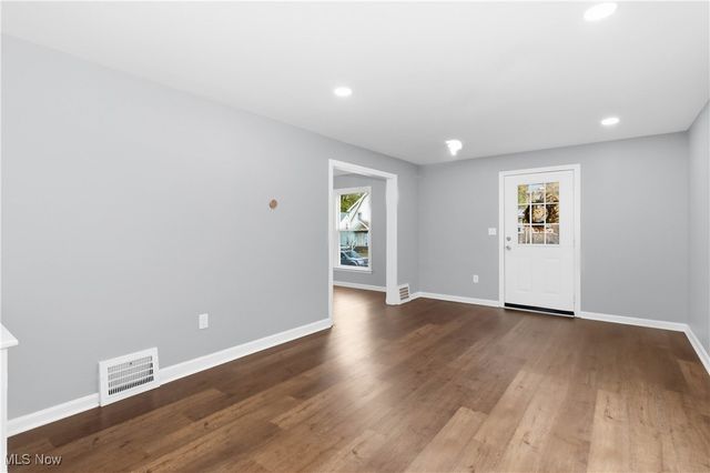 5165 Camden Road, Maple Heights, OH 44137