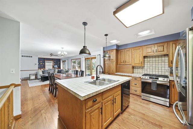 1544 Brookfield Court, Adrian, MI 49221