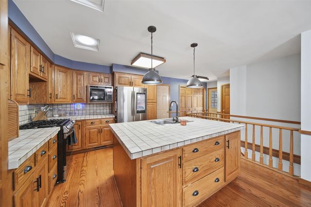 1544 Brookfield Court, Adrian, MI 49221