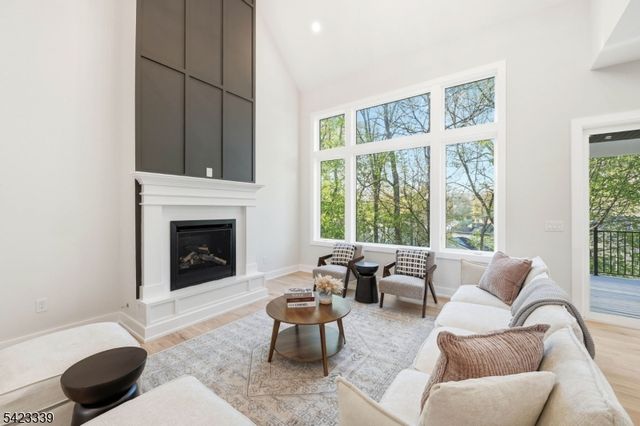 11 Elmwood Ct, Livingston Twp., NJ 07039