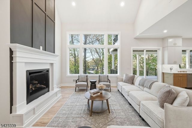 11 Elmwood Ct, Livingston Twp., NJ 07039