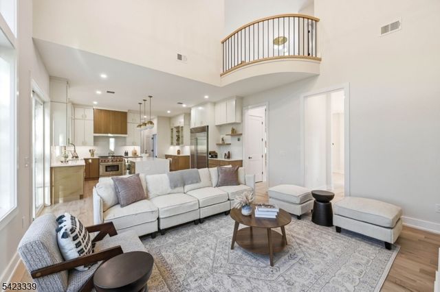 11 Elmwood Ct, Livingston Twp., NJ 07039