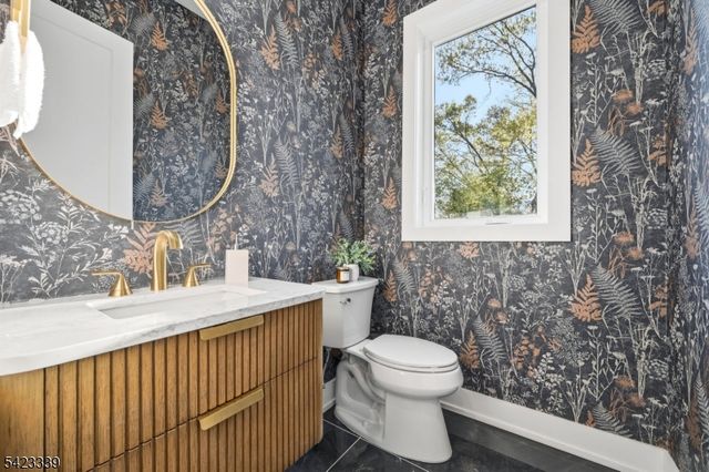 11 Elmwood Ct, Livingston Twp., NJ 07039