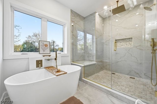 11 Elmwood Ct, Livingston Twp., NJ 07039