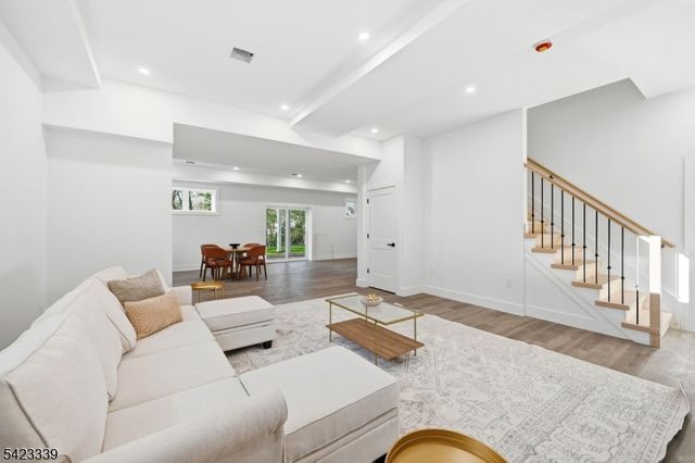 11 Elmwood Ct, Livingston Twp., NJ 07039