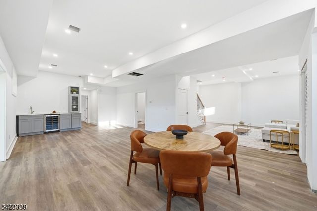 11 Elmwood Ct, Livingston Twp., NJ 07039