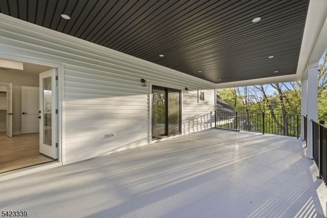 11 Elmwood Ct, Livingston Twp., NJ 07039