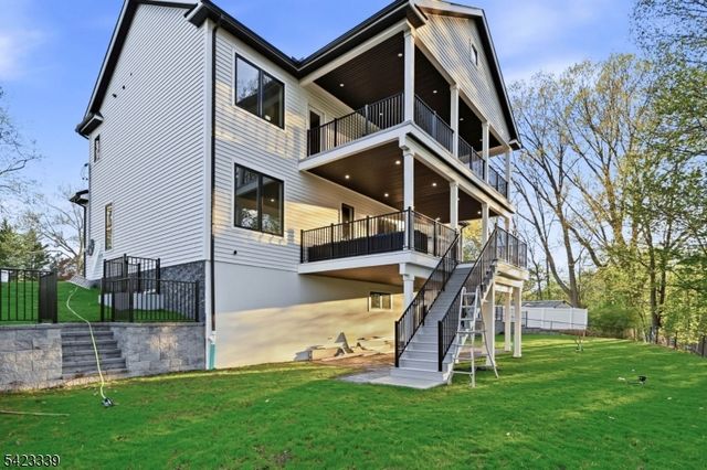 11 Elmwood Ct, Livingston Twp., NJ 07039