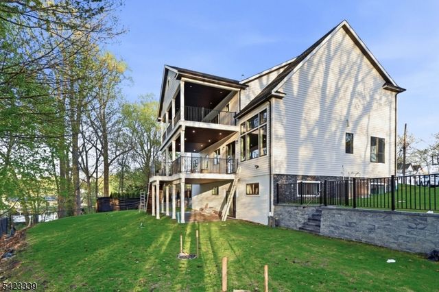 11 Elmwood Ct, Livingston Twp., NJ 07039