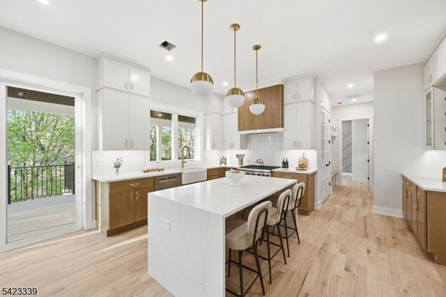 11 Elmwood Ct, Livingston Twp., NJ 07039