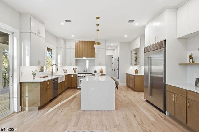 11 Elmwood Ct, Livingston Twp., NJ 07039