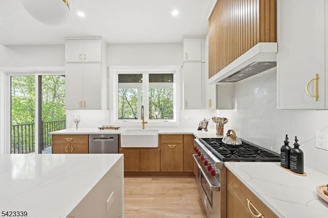 11 Elmwood Ct, Livingston Twp., NJ 07039