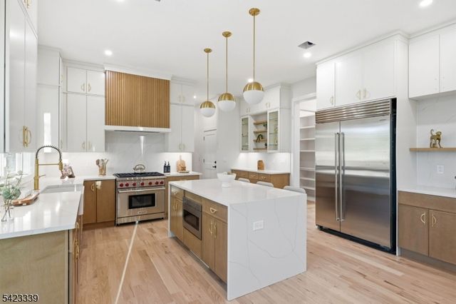 11 Elmwood Ct, Livingston Twp., NJ 07039