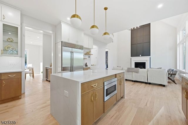 11 Elmwood Ct, Livingston Twp., NJ 07039