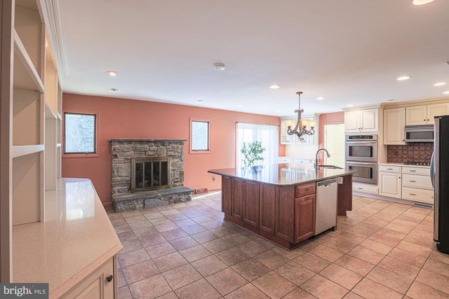 14005 FOXLAND RD, Phoenix, MD 21131