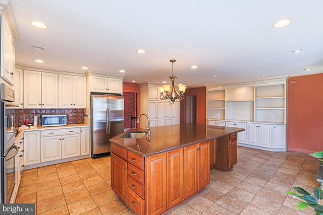 14005 FOXLAND RD, Phoenix, MD 21131