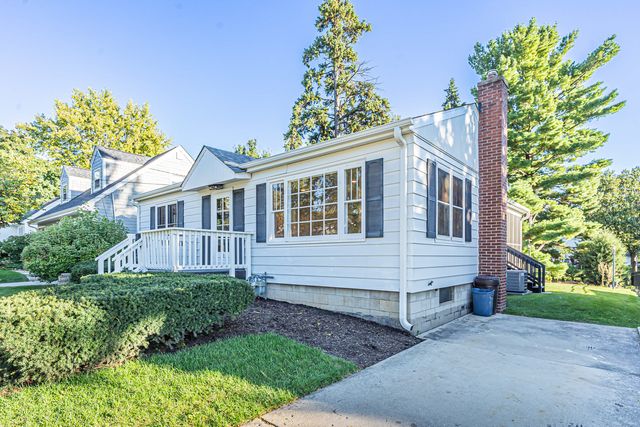 311 Elm Street, Glen Ellyn, IL 60137