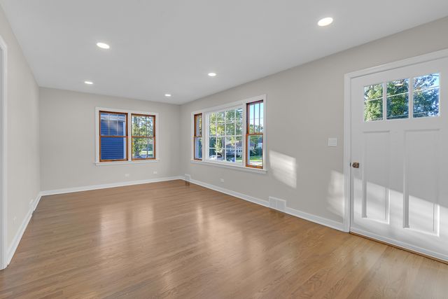 311 Elm Street, Glen Ellyn, IL 60137