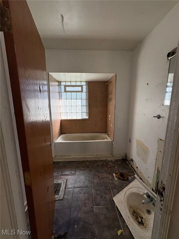 12325 Ingomar Avenue, Cleveland, OH 44108