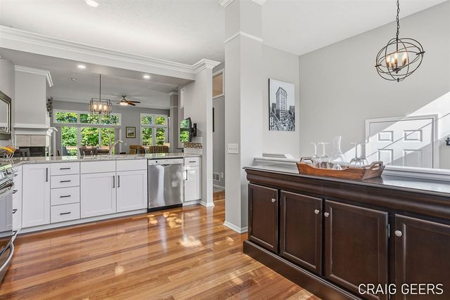 2521 Forest Bluff Drive 27, Grand Rapids, MI 49546